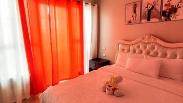 Standard Condo, 1 Queen Bed, Bay View | 1 bedroom, individually decorated, individually furnished, desk