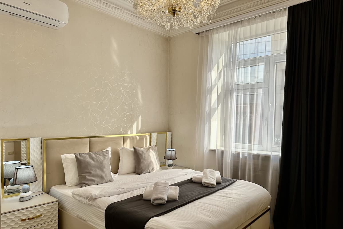Luxe beddengoed, bedden met traagschuimmatras, een minibar