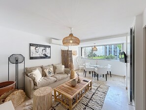 TV - Cannes: Bobo chic, very nice 2 bedroom apartment in a quiet location (Cannes)