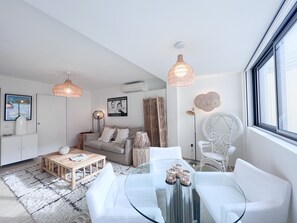 TV - Cannes: Bobo chic, very nice 2 bedroom apartment in a quiet location (Cannes)