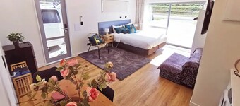 New warm quiet comfy & cozy studio/king bed