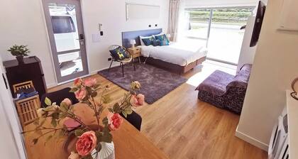 New warm quiet comfy & cozy studio/king bed