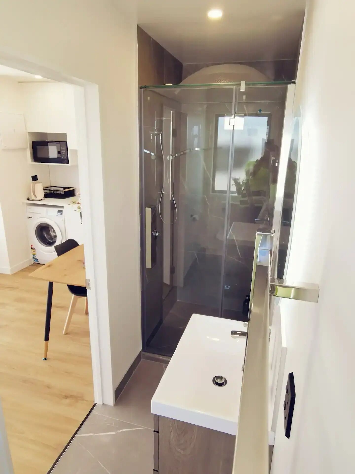 Haartrockner, Handtücher, Seife, Shampoo