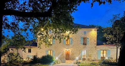 La Taillade: 7 bed country house in idyllic location with pool, hot tub and A/C