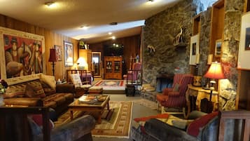 Televisión y chimenea