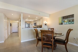 Condo, 2 Bedrooms | Dining