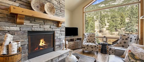 Resortwoning, 3 slaapkamers | Woonruimte | Een smart-tv