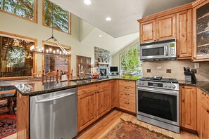 Townhome, 3 Bedrooms | Private kitchen