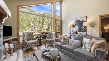 Townhome, 3 Bedrooms | Living area | Smart TV