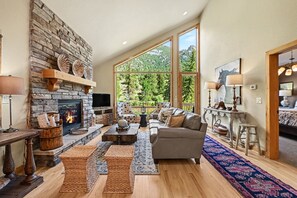 Townhome, 3 Bedrooms | Living area