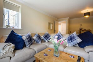 Smart TV, books - Ingledale Apartment Yorkshire Dales National Park 3 Peaks & Lake District (Ingleton)