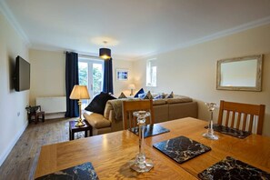 Smart TV, books - Ingledale Apartment Yorkshire Dales National Park 3 Peaks & Lake District (Ingleton)