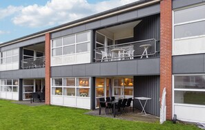 Outdoor dining - 2 bedroom gorgeous apartment in Fanø (Fanø)
