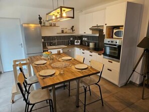 Private kitchen - Maison Neuve Avec Piscine (Saint-André-de-Cubzac)