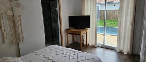 3 habitaciones, tabla de planchar con plancha, wifi y ropa de cama