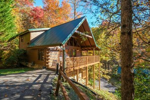 Exterior - Modern Luxury with Rustic Charm-5min to Downtown! Perfect for Lifetime Memories! (Gatlinburg)