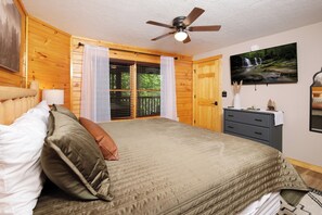 3 bedrooms, iron/ironing board, WiFi, bed sheets - Rustic Elegance in the Smokies – 5 Min to Downtown. Pool, Hot Tub, Game Room! (Gatlinburg)