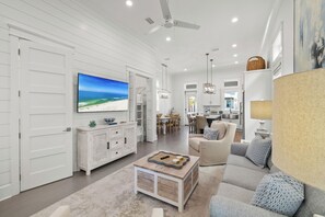 Una Smart TV, un reproductor estéreo