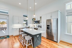 Refrigerador, microondas, horno, placa de cocina