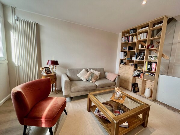 Living area - Parisian Duplex With Panoramic View (Paris)