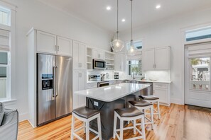 Fridge, microwave, oven, stovetop - BVR 18 - Toes In The Water by Liquid Life (Orange Beach)