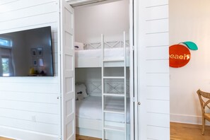 2 dormitorios, tabla de planchar con plancha, wifi gratis y ropa de cama