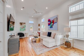 Smart TV - BVR 29 - Squeeze Inn by Liquid Life (Orange Beach)