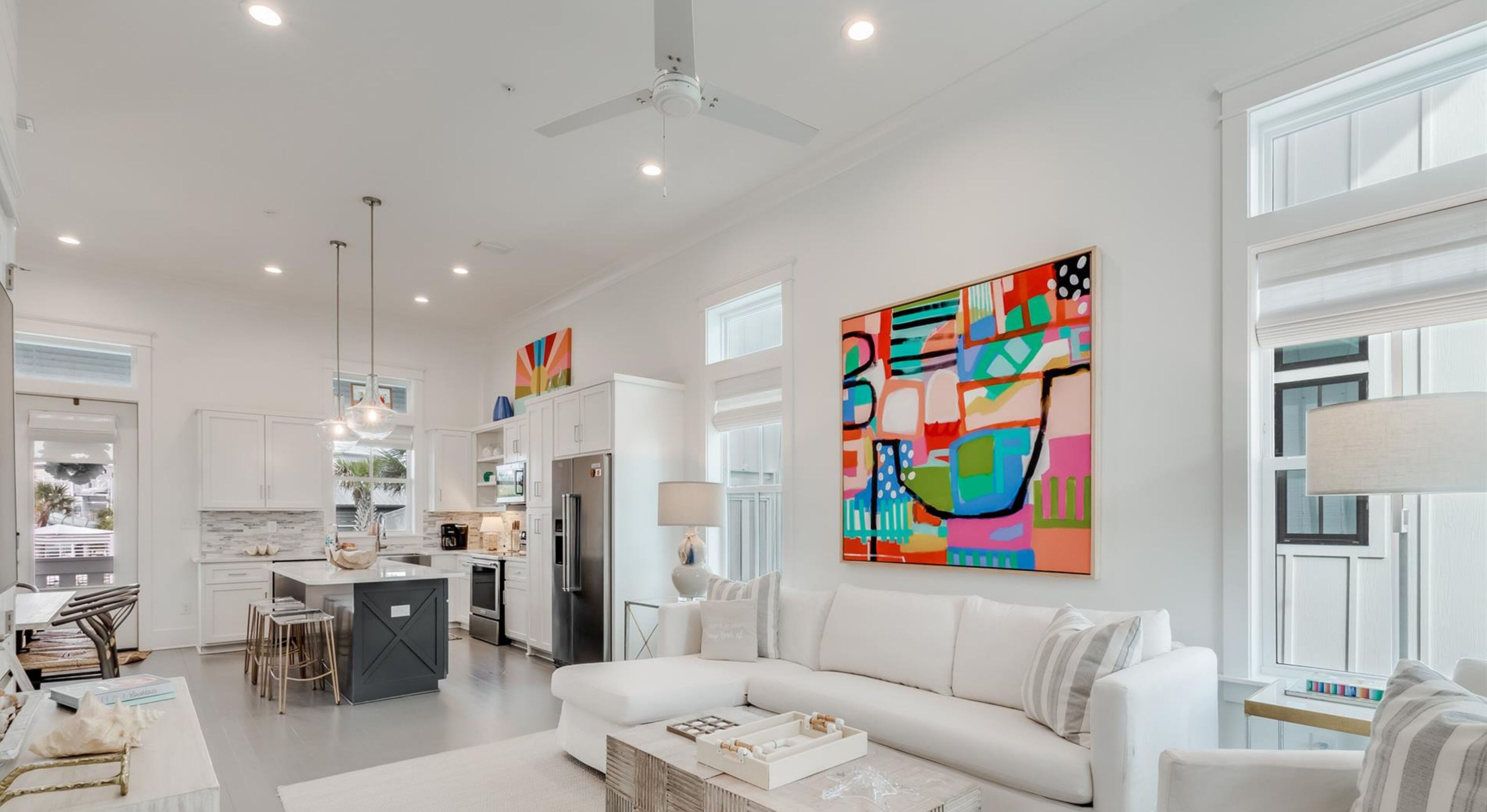 Een smart-tv en een stereo