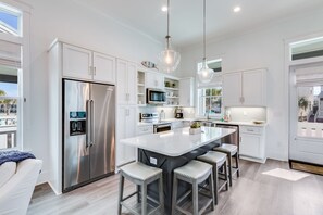 Fridge, microwave, oven, stovetop - BVR 13 - The Orange Dolphin by Liquid Life (Orange Beach)