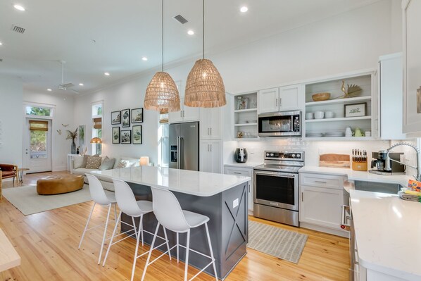 Refrigerador, microondas, horno y parrilla de estufa 