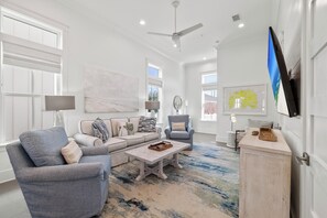 Een smart-tv en een stereo