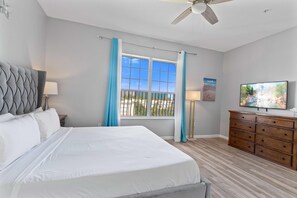 4 bedrooms, desk, iron/ironing board, travel crib - Arcades * Top floor * Smart TV's * near Universal! (Orlando)