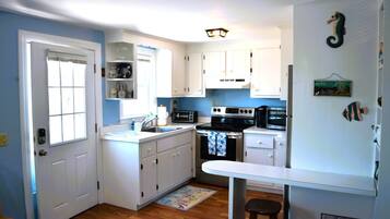 Fridge, microwave, oven, coffee/tea maker