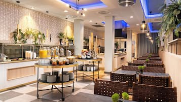 Desayuno buffet todos los días (con cargo)