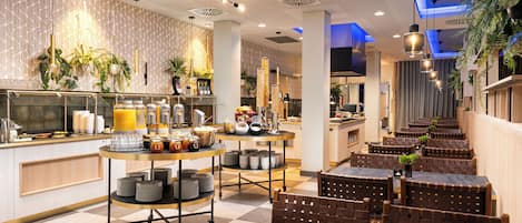 Desayuno buffet todos los días (con cargo)