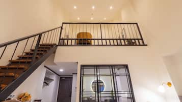 Family Studio Suite | Ruang tamu | 55 inci sebuah televisyen pintar dengan digital