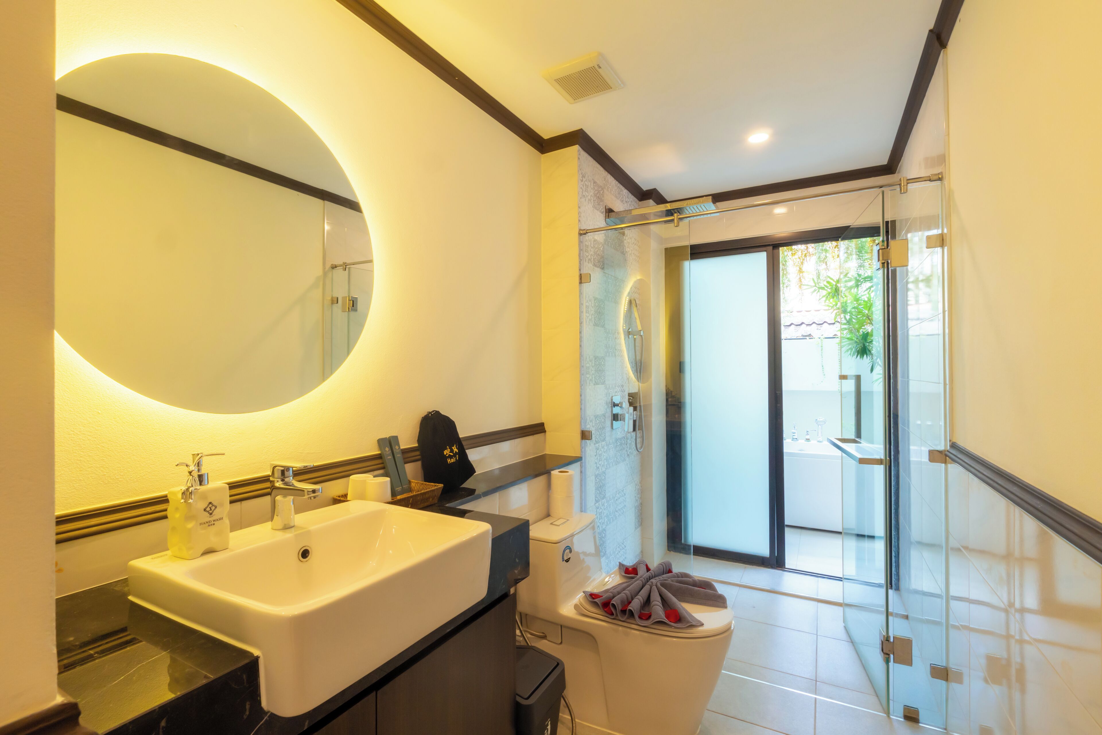 Suite | Bathroom