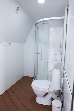Shower, hair dryer, bathrobes, slippers