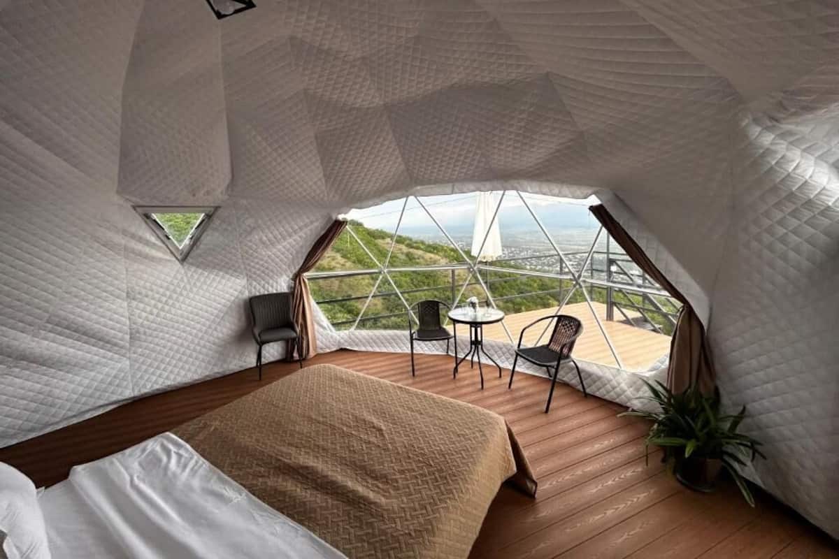 Standard Cabin | Minibar, individually decorated, individually furnished, desk