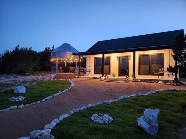 Exterior - Cozy country retreat! Centrally located between Fredericksburg and Kerrville. (Fredericksburg)