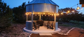 Cozy country retreat! Centrally located between Fredericksburg and Kerrville.