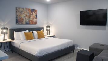 Escritorio, tabla de planchar con plancha, cuna de viaje y wifi gratis