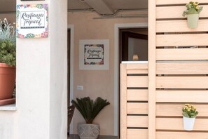 Exterior detail - Resilience Tropical Apartments&Room (App. Pineapple) (Porto Sant'Elpidio)