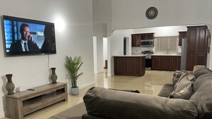 Unclassified image, 5 of 20, button - Tropical Luxury Villa @ Lakeside View (Salem, Runaway Bay)