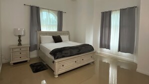 Unclassified image, 3 of 20, button - Tropical Luxury Villa @ Lakeside View (Salem, Runaway Bay)