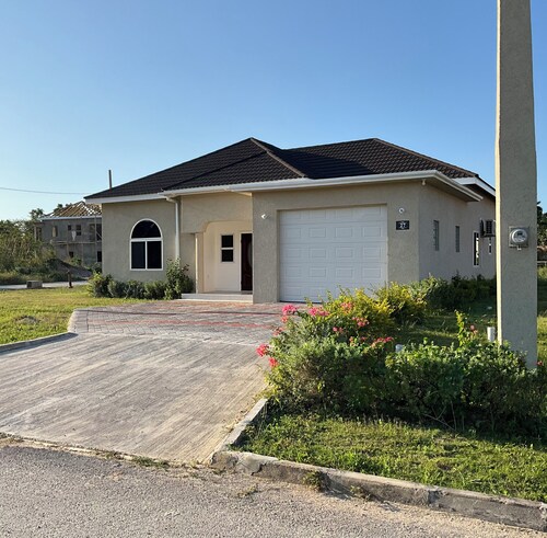 Tropical Luxury Villa @ Lakeside View