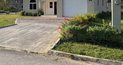 Tropical Luxury Villa @ Lakeside View