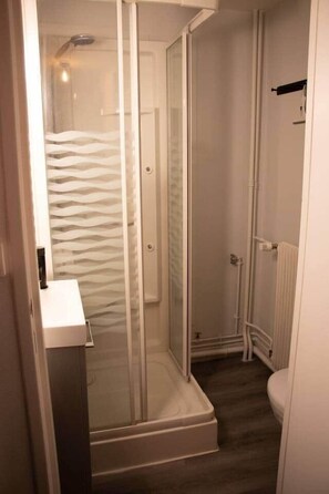 Hair dryer, towels