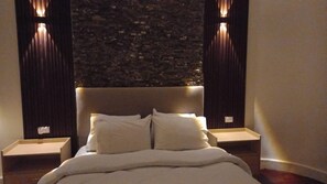 Dobbeltrom – deluxe, 2 soverom, røyk, byutsikt | Minibar (inkludert), blendingsgardiner og wi-fi (inkludert)