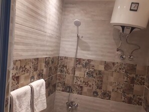 Designer toiletries, hair dryer, slippers, towels - Centro Citta Cairo Hotel (Cairo)